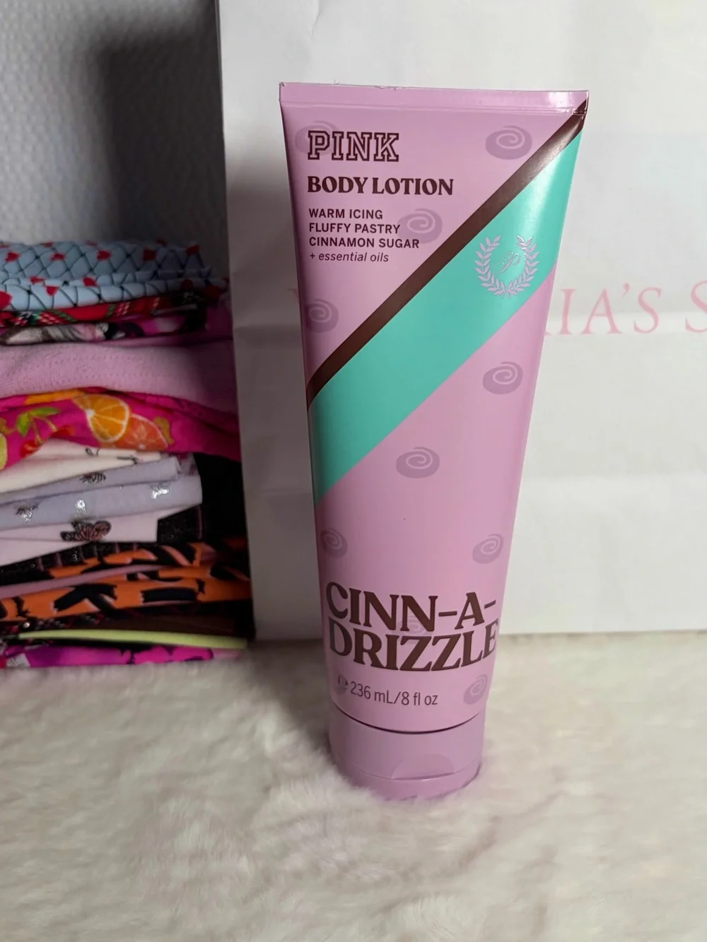 PINK Victoria’s Secret - CINN-A-DRIZZLE - Body Lotion